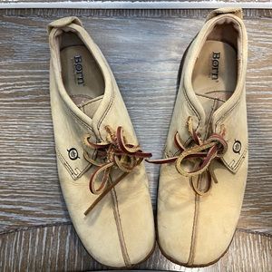 BORN Handcrafted Footwear, Women’s size 7 1/2, Tan leather shoe